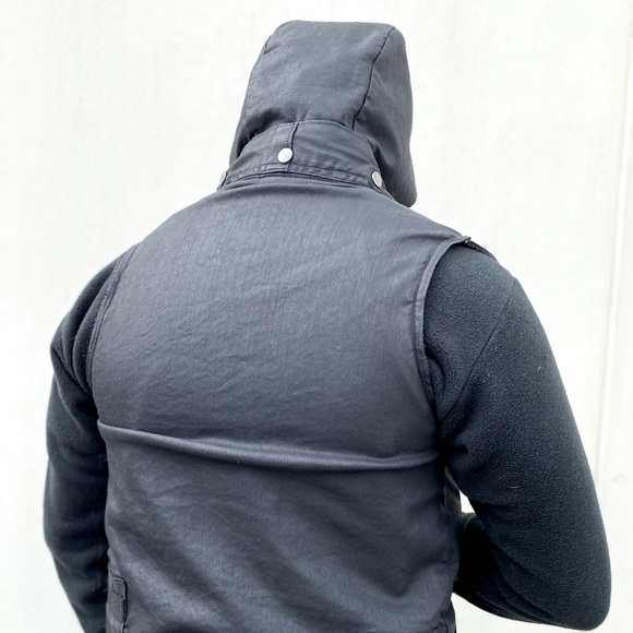 🦊 FOX & VIXEN || HANDMADE VINTAGE || Unisex Black Vest with Detachable Hood - Picture 14 of 16